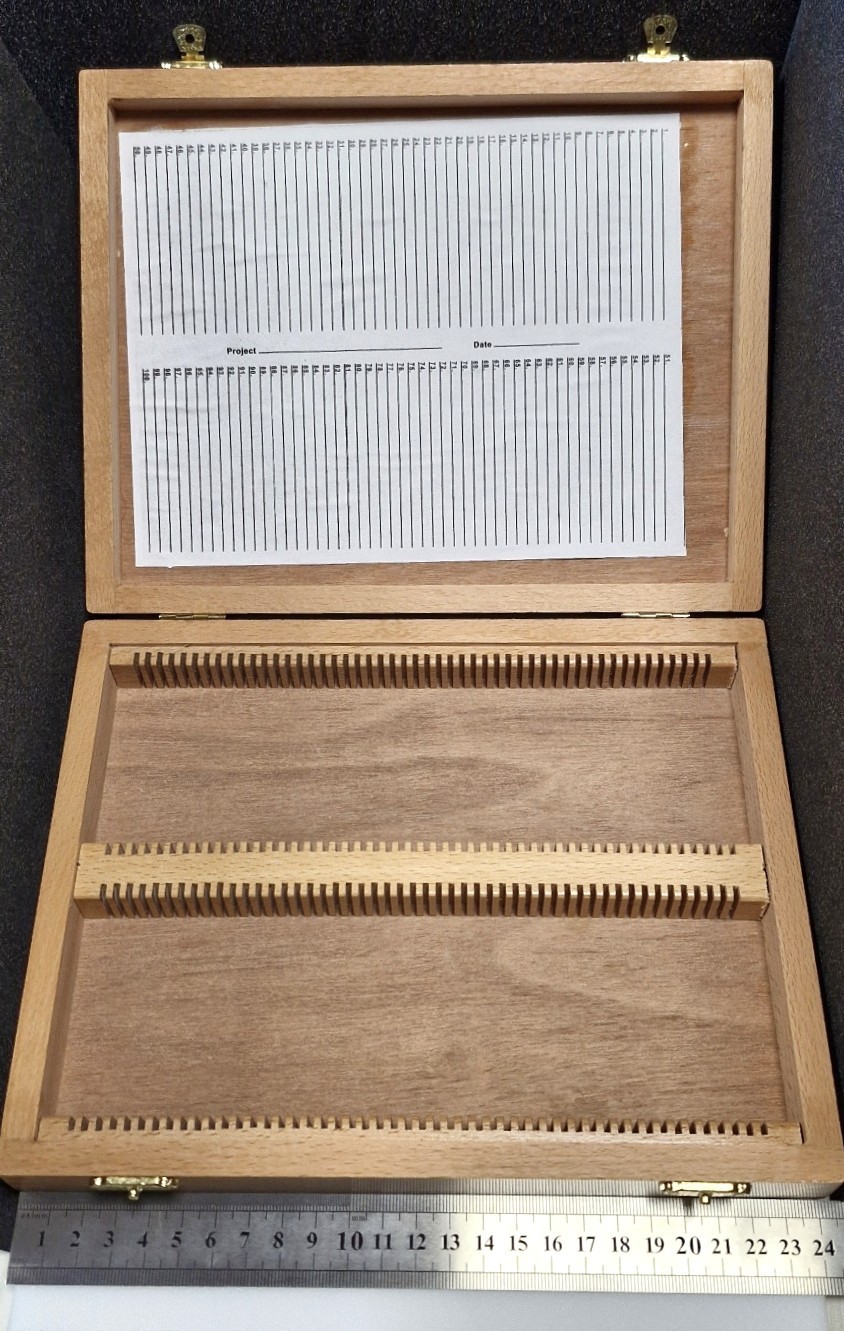 Coffret en bois pour 100 lames microscopiques