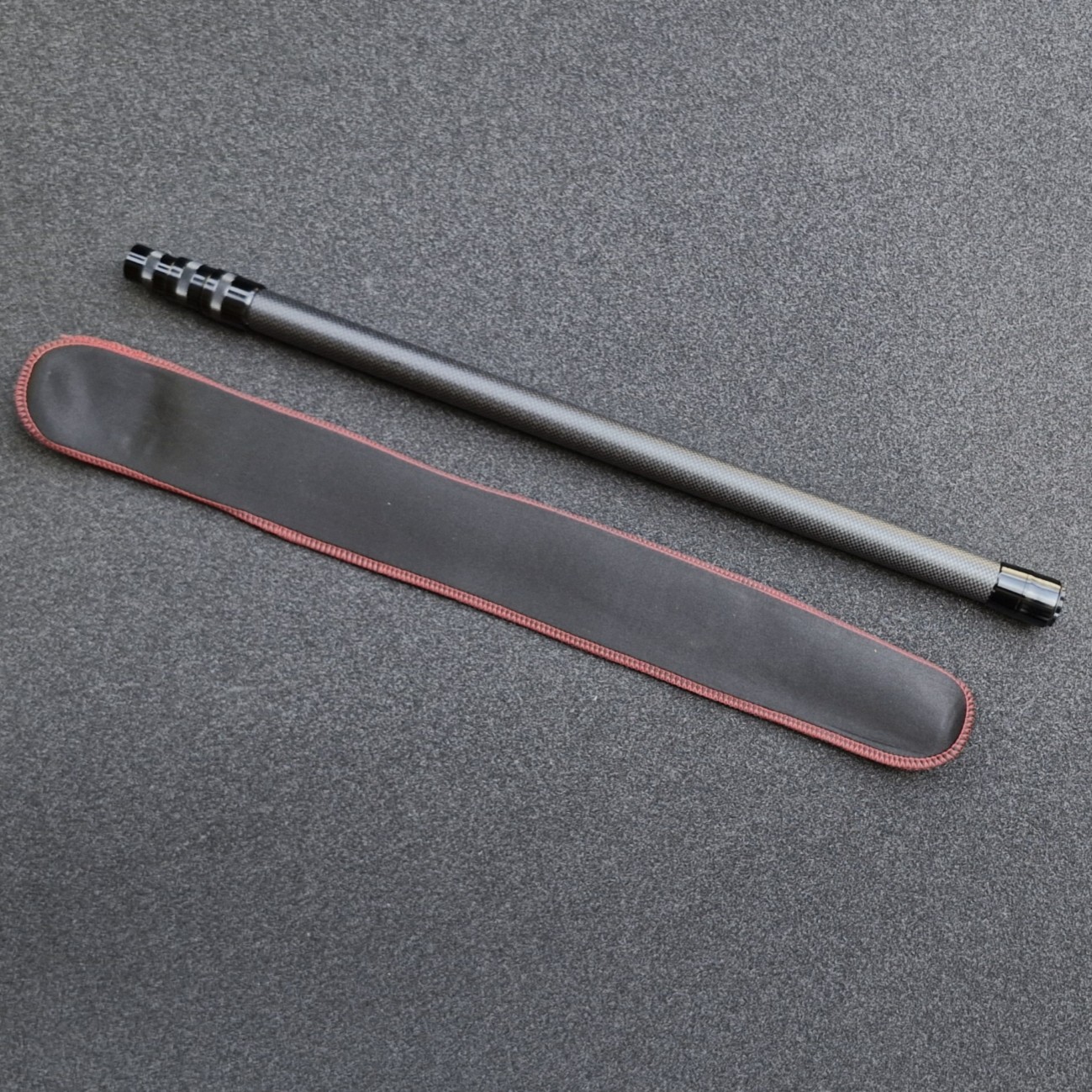 Manche en fibre de Carbonne 54/130 cm - filetage 8mm